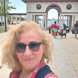 Meet your Posher, Gülay